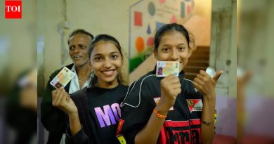 सेल्फीपासून मतपत्रिकांपर्यंत, पुण्याचे जनरल झेड यांनी नागरी निवडणुकीत पहिले मतदान केले