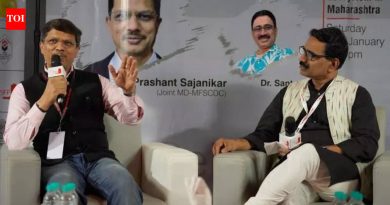 नागपूर आणि नाशिकमधील चित्रपट शहरांसह मराठी चित्रपटसृष्टीला मोठी चालना देण्यासाठी राज्याची योजना आहे