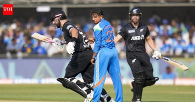 T20 विश्वचषकापूर्वी कुलदीप यादवचा फॉर्म चिंतेचा विषय: न्यूझीलंड एकदिवसीय सामन्यांतील माफक पुनरागमन निर्णायक क्षणी लुप्त होत चाललेली झिंग हायलाइट करते