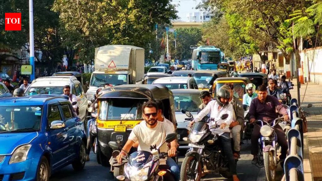 सायकलिंग इव्हेंटसाठी रस्ते बंद केल्याने प्रवाशांची कोंडी होत आहे, किमान 150 पीएमपीएमएल बसेसद्वारे चालवल्या जाणाऱ्या सुमारे 1,800 ट्रिप विस्कळीत झाल्या आहेत