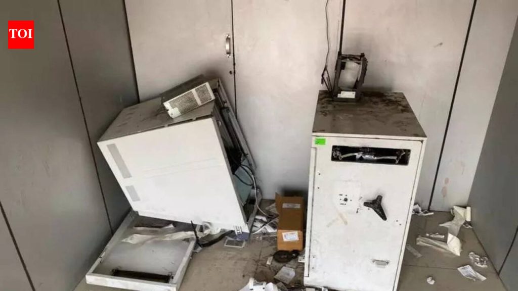 सतर्क कर्मचाऱ्याने पुण्याजवळ एटीएम चोरीची बोली फसवली | पुणे बातम्या