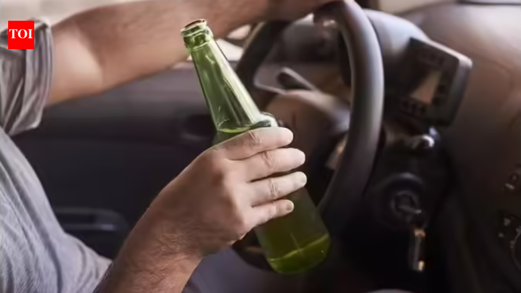 माजी भारतीय क्रिकेटर पार्क केलेल्या कारमध्ये घुसला, कथितपणे दारू पिऊन गाडी चालवत | क्रिकेट बातम्या