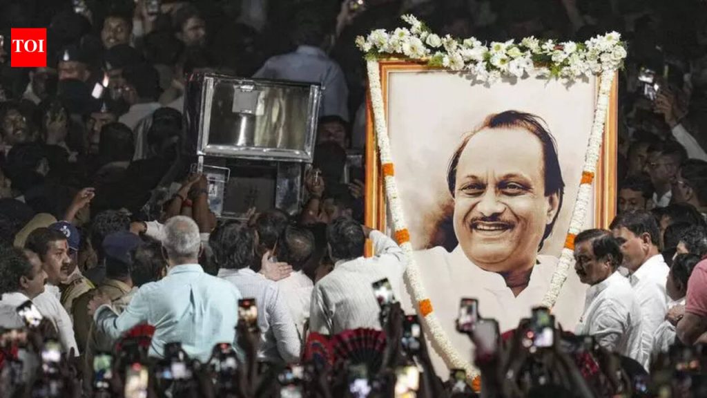 आग विझवल्यानंतर प्रथम प्रतिसादकर्त्यांना विमानाजवळ जळलेले मृतदेह आढळले | पुणे बातम्या