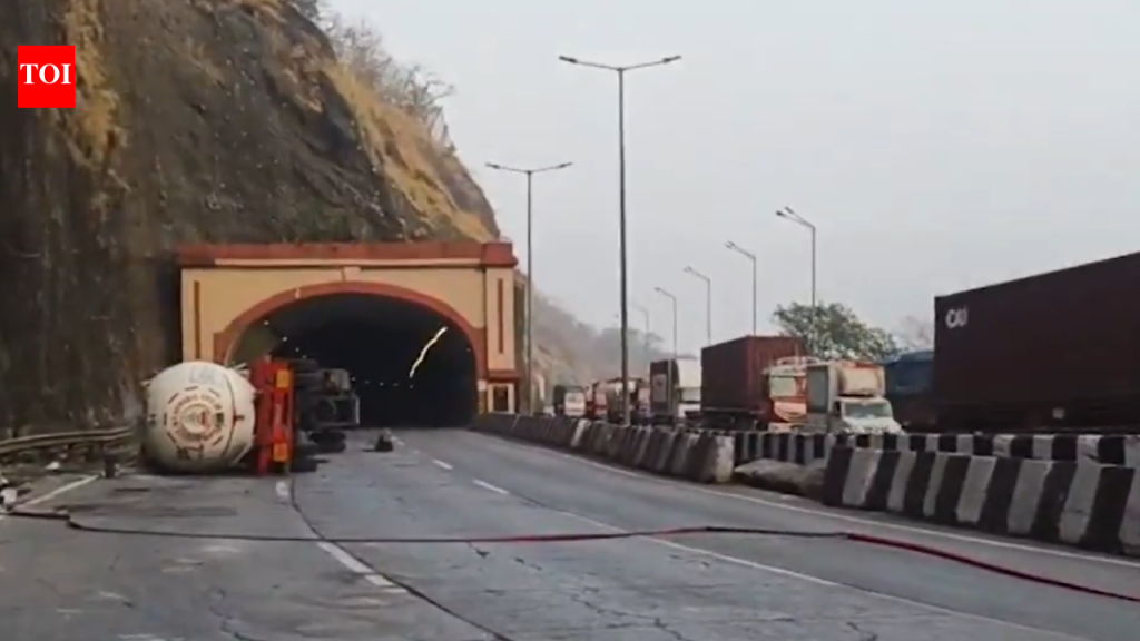 पुणे-मुंबई द्रुतगती मार्गावर 32 तासांच्या अति-जोखमीच्या ऑपरेशन दरम्यान 3 टन प्रोपीलीन गॅसची गळती