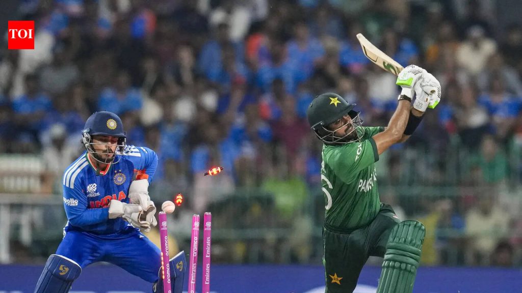 ‘आमच्या इतिहासातील सर्वात गडद काळ’: टी-20 विश्वचषकात भारताने पाकिस्तानला नमवल्यानंतर मोहम्मद युसूफने जोरदार टीका केली.