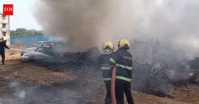 येरवड्यात आगीत 20 हून अधिक कार, 50 दुचाकी जळून खाक