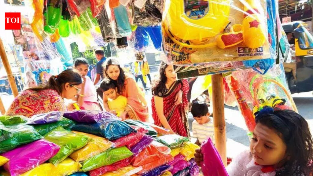 नागरी वास्तवांसह सण समतोल राखण्यासाठी रहिवासी जाणीवपूर्वक होळीचा पर्याय निवडतात