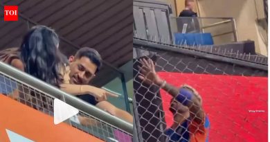 हार्दिक पांड्याने स्टँडमध्ये धोनी आणि त्याचा मुलगा अगस्त्यशी संवाद साधला – व्हायरल व्हिडिओ हृदय पिळवटून टाकतो