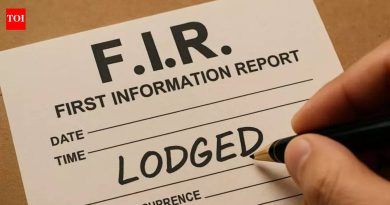 मालमत्तेच्या वादातून वृद्ध नातेवाईकाला बेदम मारहाण केल्याप्रकरणी खेड पोलिसांनी पाच जणांविरुद्ध गुन्हा दाखल केला आहे