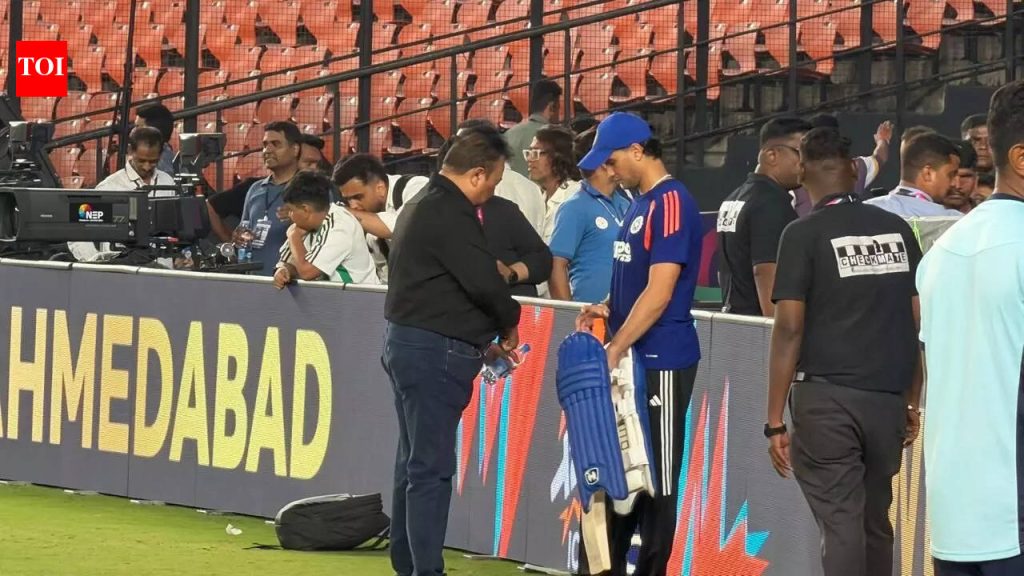 T20 विश्वचषक फायनल: अभिषेक शर्मा त्याच्या सर्वात मोठ्या रात्रीची तयारी करत असताना वडिलांची शांत जागरुकता