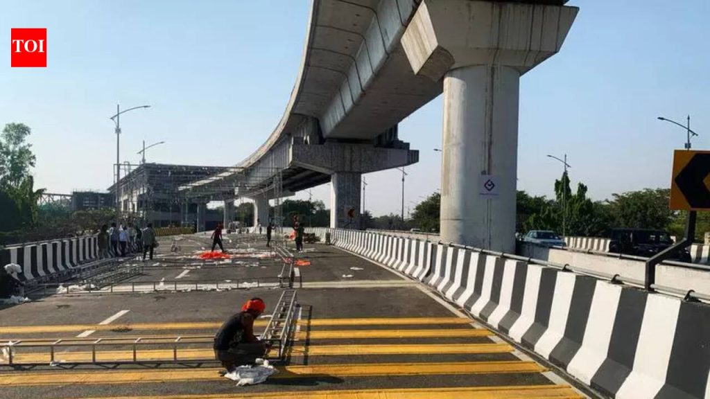 गणेशखिंड रस्त्यावरील वाहतूक कोंडी कमी करण्यासाठी विद्यापीठ चौक डबलडेकर उड्डाणपुलाचा बाणेर रॅम्प आज खुला झाला.