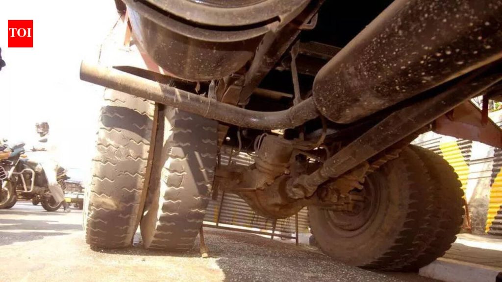 चिंचवडमध्ये सिमेंट मिक्सरने दुचाकीला धडक दिल्याने शाळकरी मुलाचा मृत्यू; चालकाला अटक