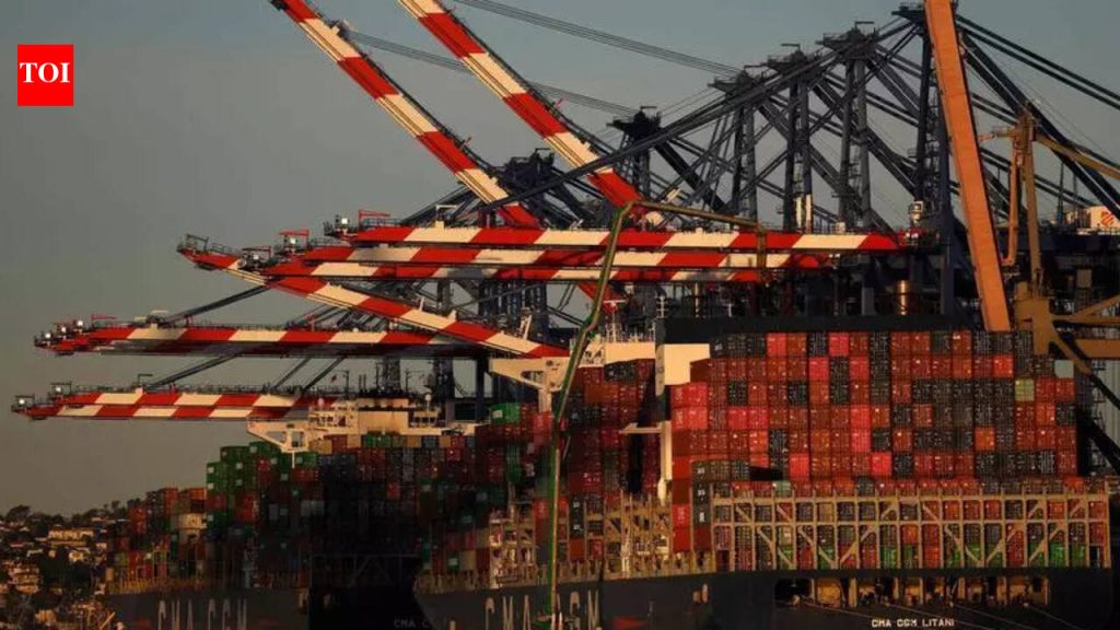 जास्त मालवाहतूक खर्च, विम्याच्या प्रीमियमचा फटका निर्यातदारांना बसतो