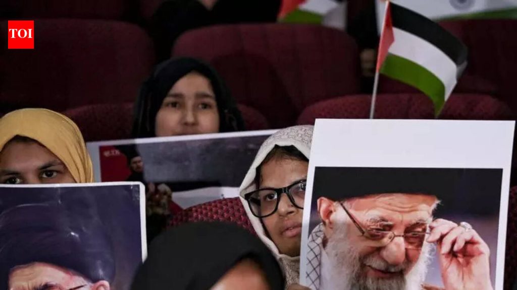 शिया उत्सव वगळतील, खामेनी यांच्या मृत्यूबद्दल शोक व्यक्त करतात