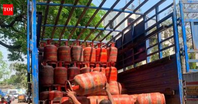 एलपीजीच्या प्राधान्य यादीत आणखी क्षेत्रांचा समावेश झाला आहे, परंतु पुण्यातील जमिनीवर पुरवठा अजून सुधारलेला नाही