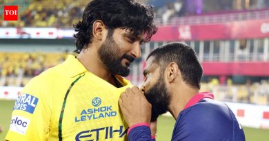 आरआरच्या विजयानंतर रवींद्र जडेजाने CSK क्रेस्टचे चुंबन घेतले, भावनिक क्षण हृदय पिळवटून टाकतो