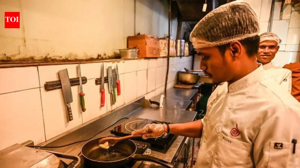 एलपीजी टंचाईची समस्या अधिक गडद झाली: पुण्यातील रेस्टॉरंट्सना मोठ्या प्रमाणात ऑर्डर विलंब, रद्द करणे याला सामोरे जावे लागत असल्याने इंडक्शन किचनमध्ये वीज तुटली