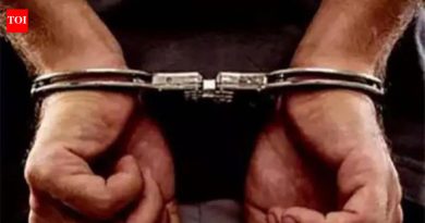 अनोख्या हेअरस्टाइलमुळे त्रिकुटासह तरुणाने विद्यार्थी आणि मित्राला लुटले