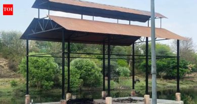 ‘आमचा मुलगा नाही’: अंत्यसंस्कार सुरू झाल्यानंतर कुटुंबीयांमध्ये घोळ; सातारा सिव्हिल हॉस्पिटलच्या अधिकाऱ्यांनी दोन कर्मचाऱ्यांना निलंबित केले