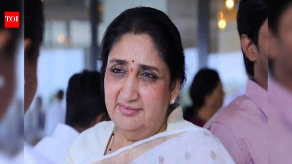 बारामती पोटनिवडणुकीत राष्ट्रवादी काँग्रेसच्या सुनेत्रा पवार ७० हजार मतांनी आघाडीवर