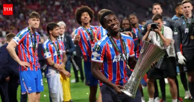 क्रिस्टल पॅलेसने UEFA कॉन्फरन्स लीग फायनलमध्ये रायो व्हॅलेकॅनोचा 1-0 असा पराभव करून पहिला युरोपियन ट्रॉफी जिंकला.