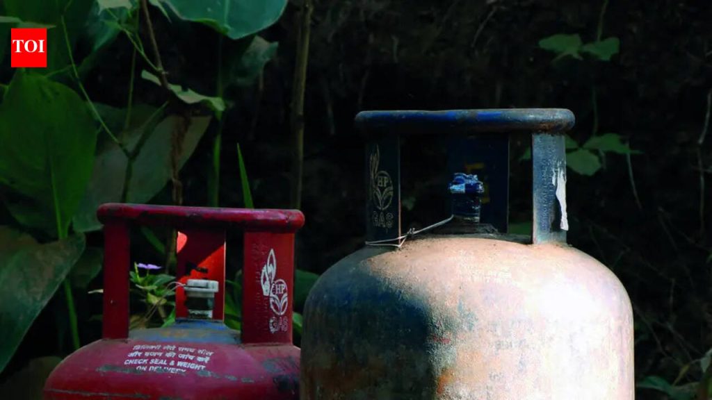 घरगुती एलपीजीच्या किमती पुन्हा वाढल्याने रहिवाशांना बजेटचा सामना करावा लागत आहे