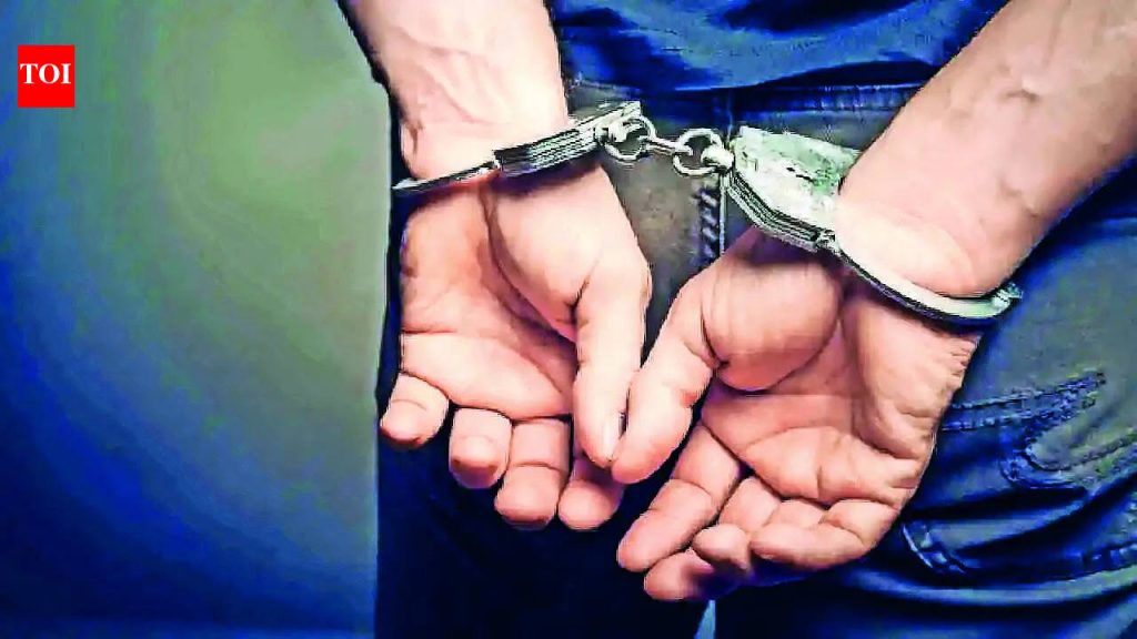 कामगाराने 500 रुपये हफ्ता मागितला, दोघांना अटक