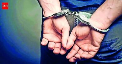 कामगाराने 500 रुपये हफ्ता मागितला, दोघांना अटक