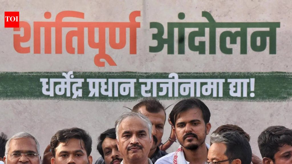 दिपके यांच्या 5-सूत्री घोषणापत्रात पेपर लीक, रद्द झालेल्या परीक्षा आणि निकाल विलंबाची भरपाई मागितली आहे.