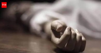 सहकाऱ्याच्या आत्महत्येस प्रवृत्त करणाऱ्या तीन आरोपींमध्ये हिंजवडी आयटी फर्मच्या दोन महिला अधिकाऱ्यांचा समावेश आहे. सहकाऱ्याच्या आत्महत्येस प्रवृत्त करणाऱ्या तीन आरोपींमध्ये हिंजवडी आयटी फर्मच्या दोन महिला अधिकाऱ्यांचा समावेश आहे.