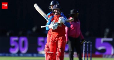 महिला T20 विश्वचषक: डॅनी व्याट-हॉजच्या शतकामुळे इंग्लंडने श्रीलंकेवर विक्रमी विजय मिळवला महिला T20 विश्वचषक: डॅनी व्याट-हॉजच्या शतकामुळे इंग्लंडने श्रीलंकेवर विक्रमी विजय मिळवला