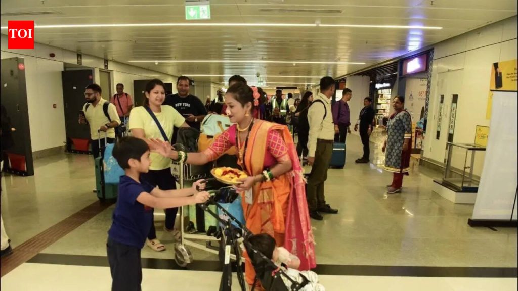 AAI ने ‘यात्री सुविधा दिवस’ साजरा केल्यामुळे लोहेगाव विमानतळावर प्रवासी गर्दीमुक्त रस्ते आणि सार्वजनिक वाहतुकीचा उत्तम प्रवेश शोधत आहेत