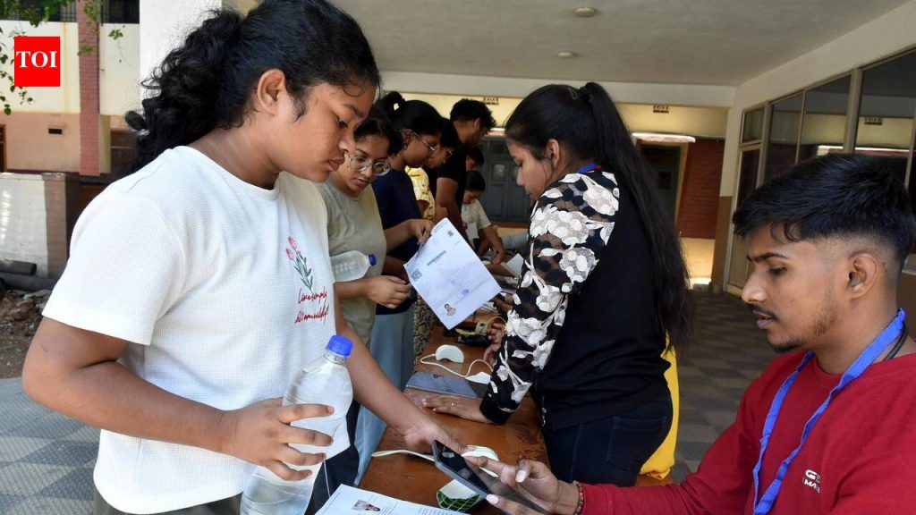 विद्यार्थ्यांनी रविवारी NEET पुनर्परीक्षेची तयारी केली, राज्य सुरळीत परीक्षेसाठी सज्ज झाले