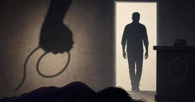 रोजंदारी कामगाराने पत्नीचा खून करून पोलिस ठाण्यात धाव घेतली | पुणे बातम्या