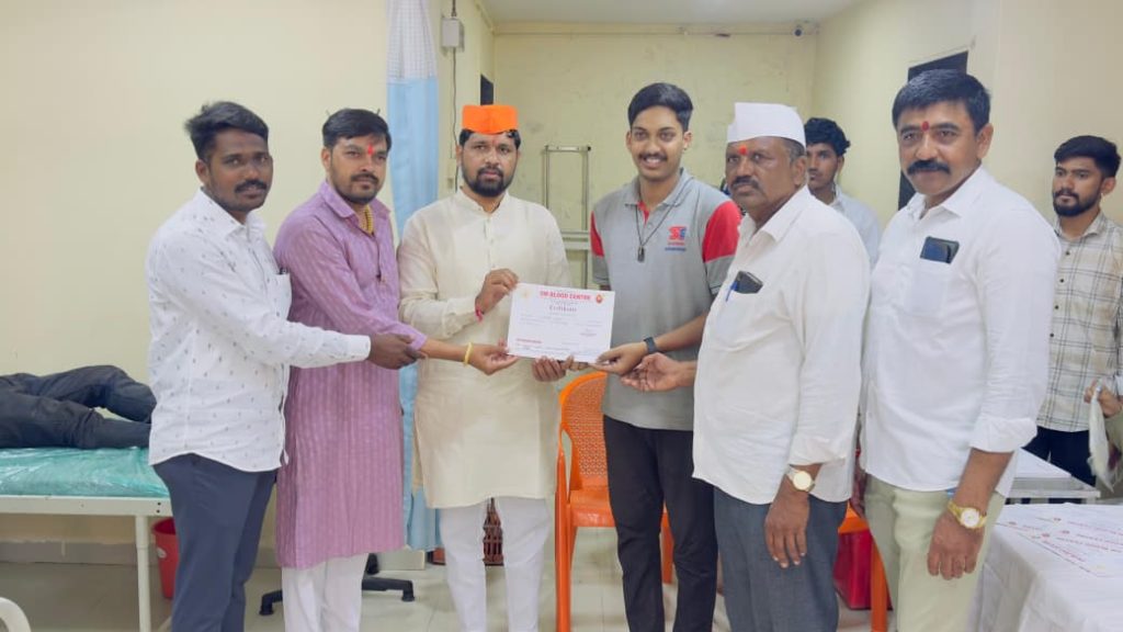 गणेशोत्सवानिमित्त जय महाराष्ट्र मित्र मंडळाचा स्तुत्य उपक्रम सिद्धिविनायक हॉस्पिटलच्या सहकार्याने रक्तदान शिबिर
